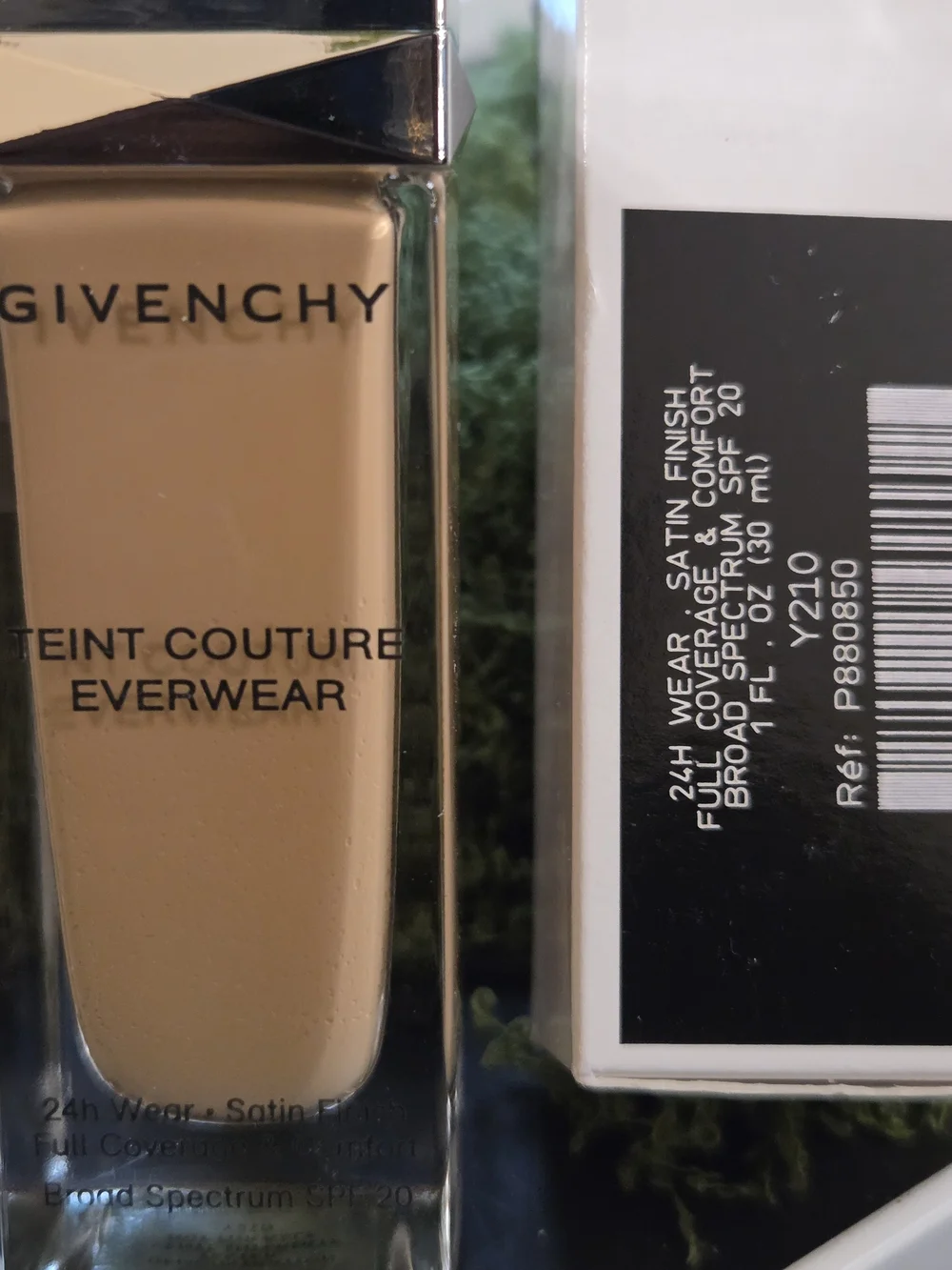 Givenchy Teint Couture Everwear Foundation SPF 20 Shade Y210 Tester 1 oz NEW